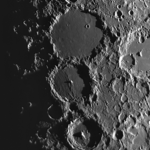 2023年4月28日 月齢8.3/ 中央火口列拡大