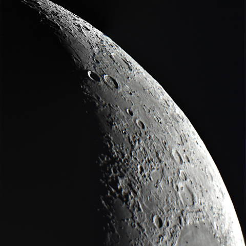 2023年5月24日 月齢4.8/ 三日月の月面北部