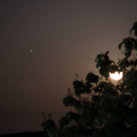 昇る月と木星