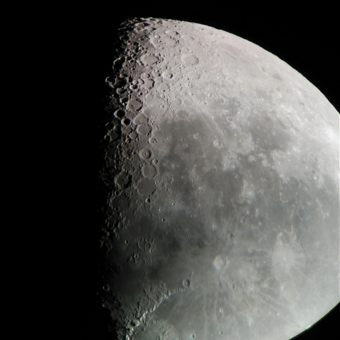 スマホでコリメート撮影した月