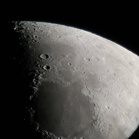 スマホでコリメート撮影した月