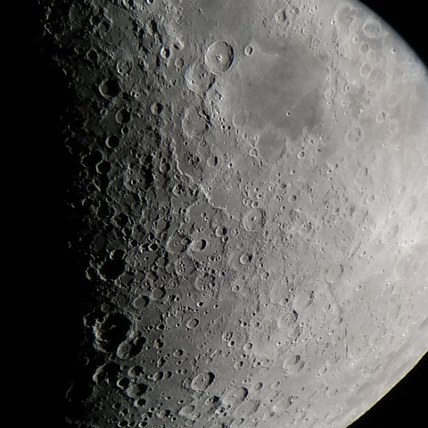 スマホでコリメート撮影した月