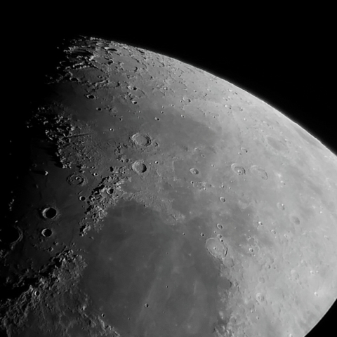 スマホでコリメート撮影した月