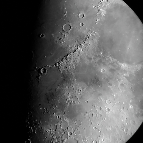 スマホでコリメート撮影した月