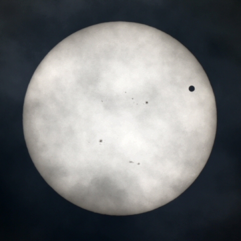 金星の太陽面通過　土砂降りの直前