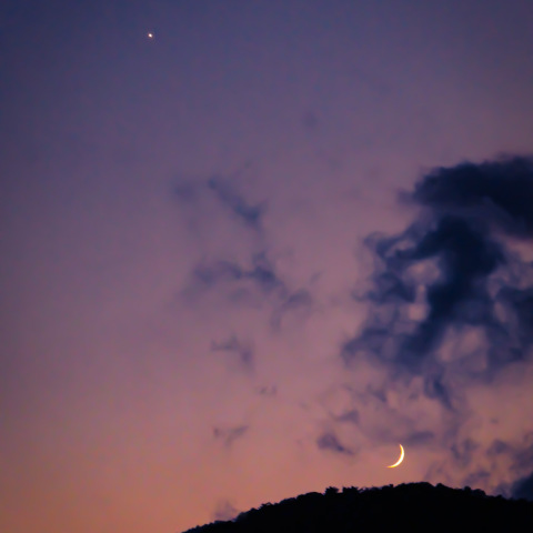 細い月と金星