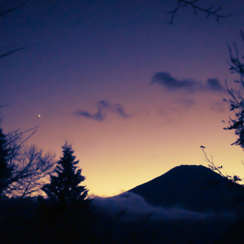 残照の富士と金星
