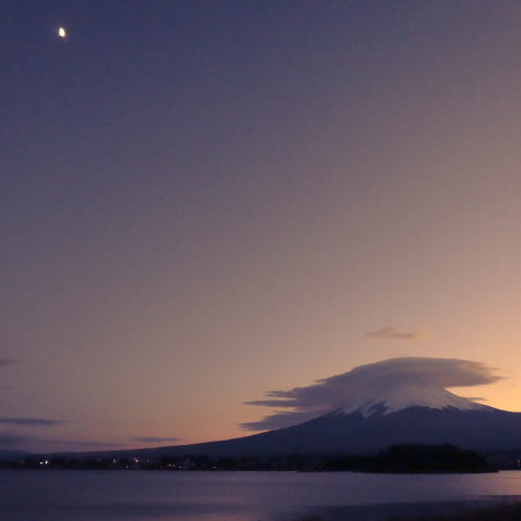十日月と富士