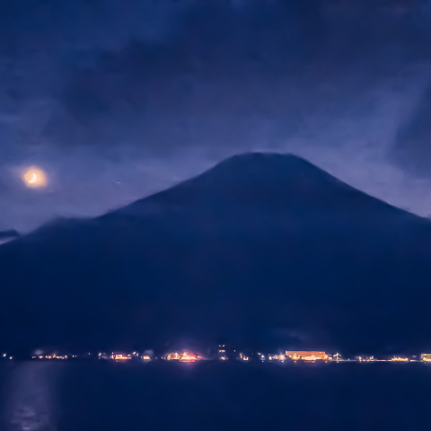 夕月と富士山