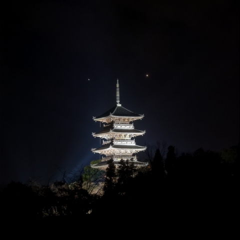 金星と木星が寄り添う備中国分寺