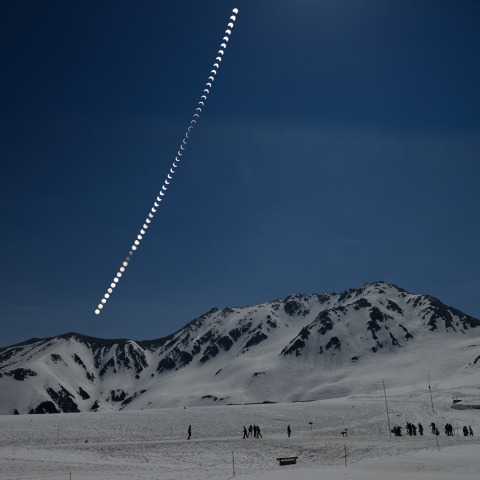 立山で見上げた部分日食～再処理版～