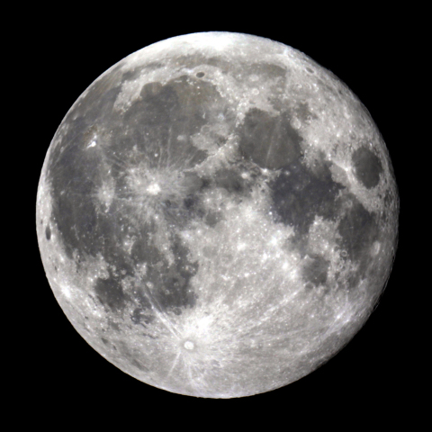 月（5月7日0時31分）