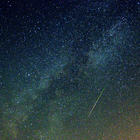 8月15日のペルセウス座流星群と夏の大三角