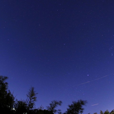しぶんぎ座流星群の夜の散在流星？