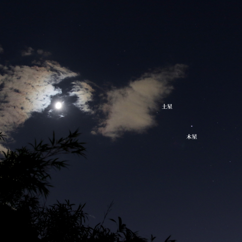 秋の星景～月、土星、木星