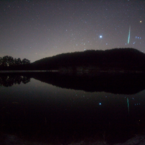 ふたご座流星映す蓼ノ海
