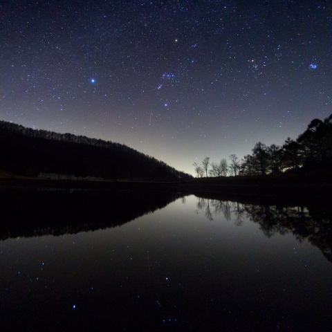 ふたご座流星群2個のいずみ湖