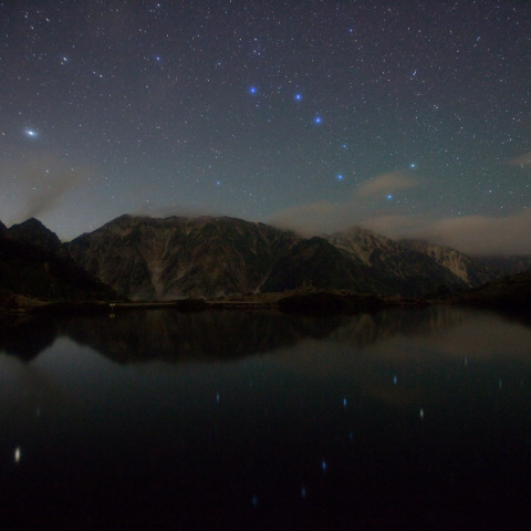 北斗七星映る八方池