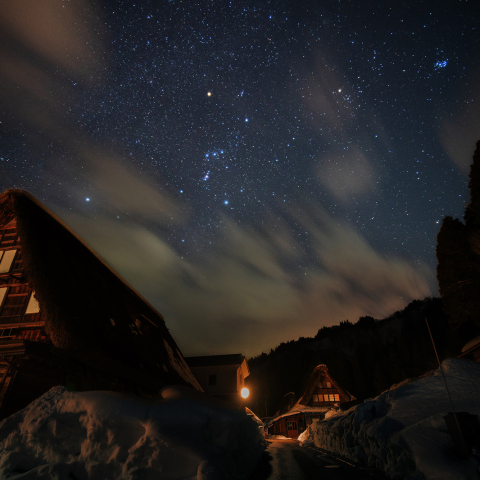 オリオン座の合掌集落