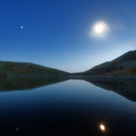 月と木星の紅葉白馬大池