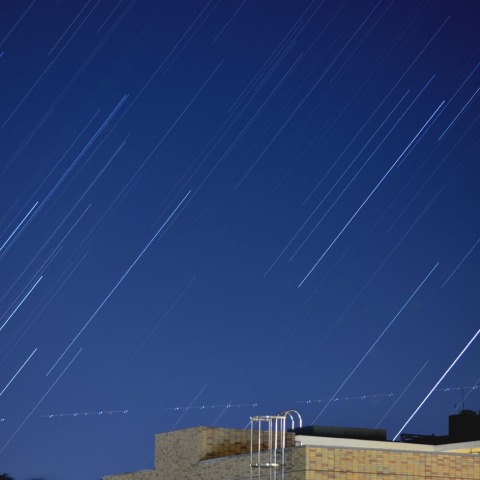 マンションと星