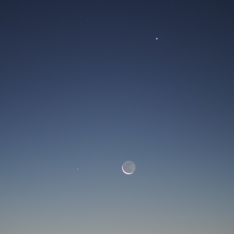 夜明けの空渚　月、水星、金星