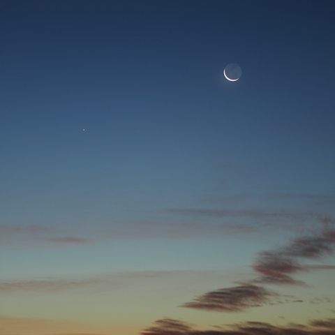 夜明けの月と水星