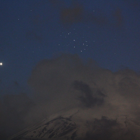 金星とスバルの接近、富士山にて