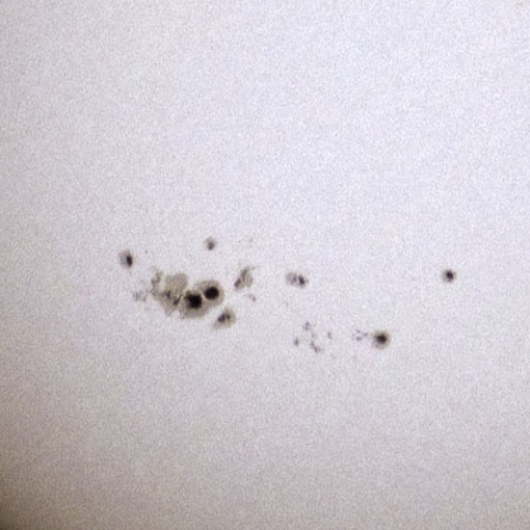 成長した肉眼黒点群