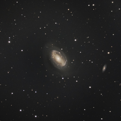 NGC4725 (かみのけ座銀河)