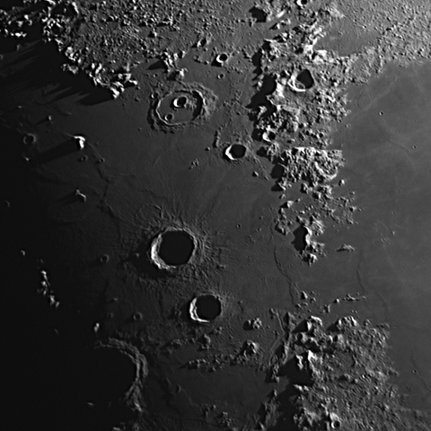 雨の海東岸の景勝地