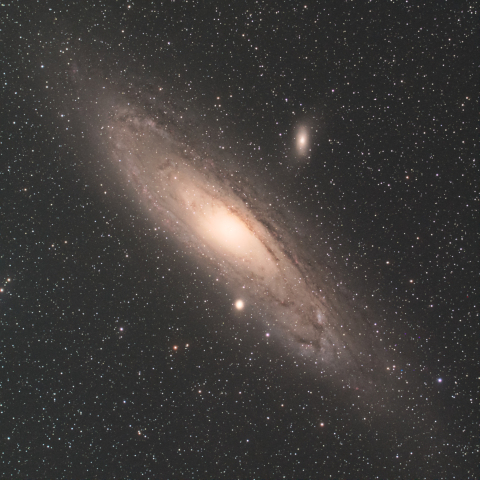 M31 (アンドロメダ銀河）