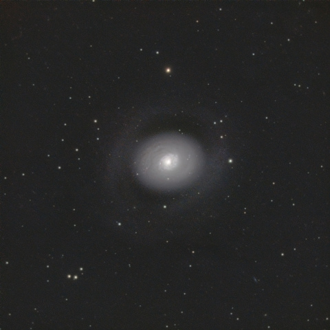 M94 (りょうけん座銀河）