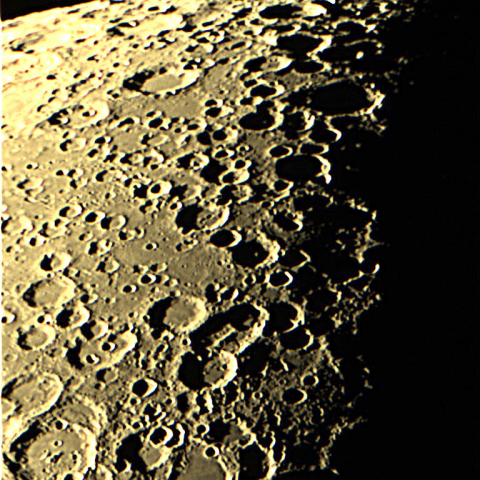 月面南部のクレーター群