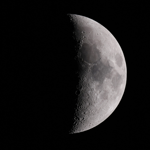 1月13日の月（月齢7.1）