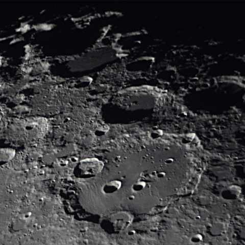 クラビウスと周辺のクレーター群