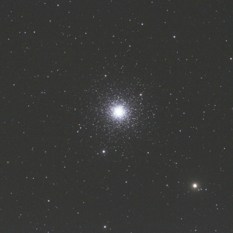 M3（りょうけん座球状星団）