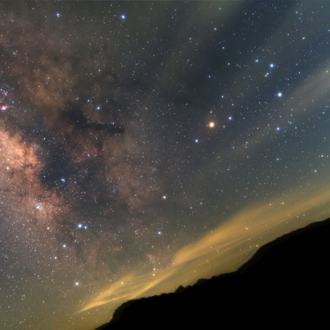 横たわるサソリと天の川