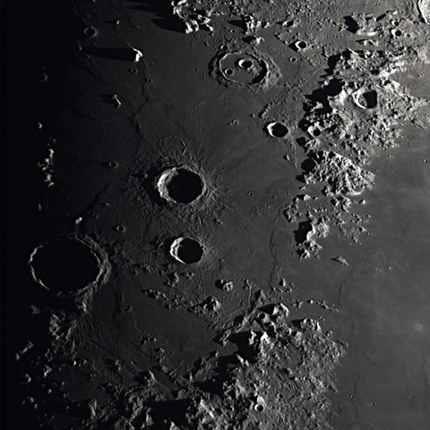 雨の海東岸付近