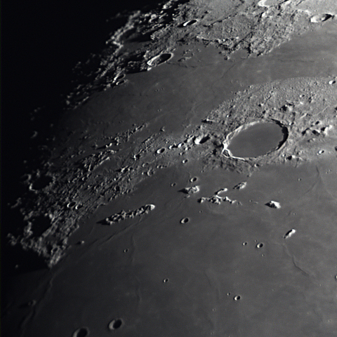 プラトーから夜明け前の虹の入り江