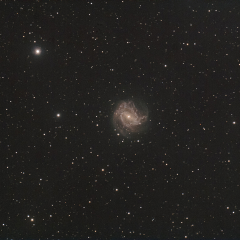 M83 (南の回転花火銀河）