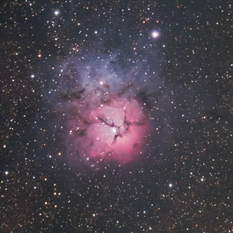 M20 (三裂星雲）