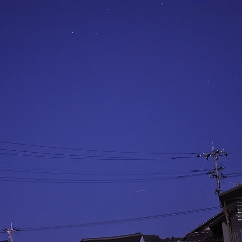 北極星の下を通るISS