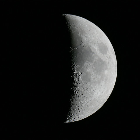 伝統的七夕の月（月齢6.05）