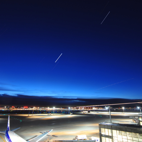 羽田空港の夜明け