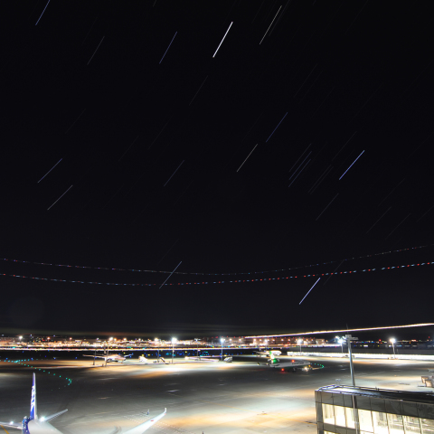 羽田空港と冬の星座たち