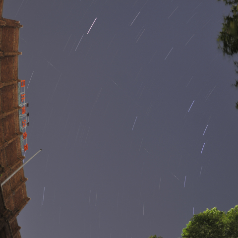 日比谷公会堂上空を通過するALOS