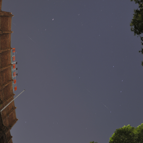 日比谷公会堂上空を通過するALOS（ALOSの写っているコマだけのバージョン）