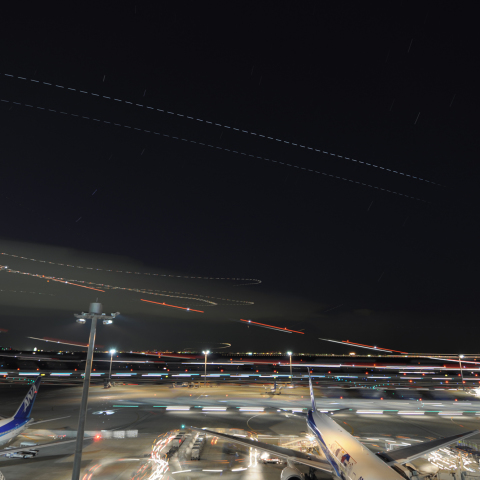 羽田上空を通過するDiscoveryとISS