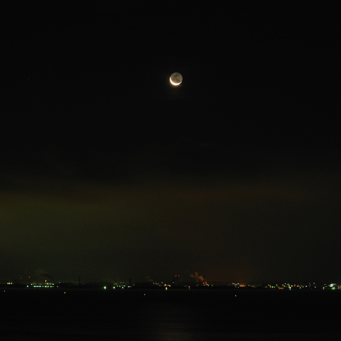 地球照と工場群